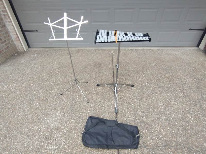 Unknown Student 32 bell chime set w/ stand, case, practice pad - excellent! image 1