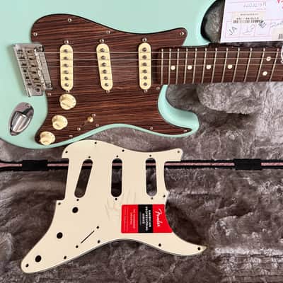 Fender Limited Edition American Professional Stratocaster with Rosewood Neck 2017 - Daphne Blue image 8