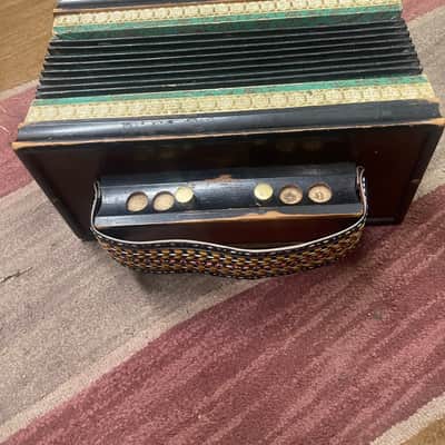 Antique squeezebox 1900s image 2