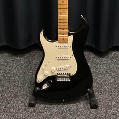 Fender Mexican Standard Stratocaster Left Handed 2010 - Black image 2