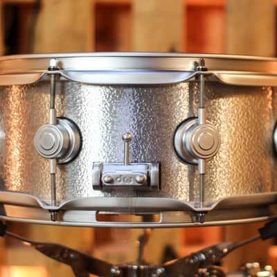 DW 5.5x13 Collector's 3mm Wrinkle Coat Aluminum Snare Drum w/ Satin Chrome Hardware image 3