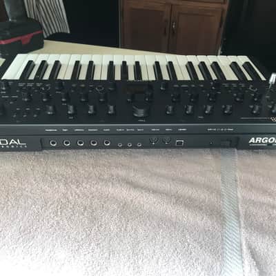 Modal Electronics Argon8 8 Voice 37-Key Wavetable Synthesizer in mint condition with power supply. image 8