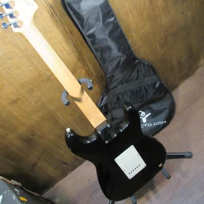 Fender Squier Stratocaster Standard Series Lefty - Black With Gig Bag image 6