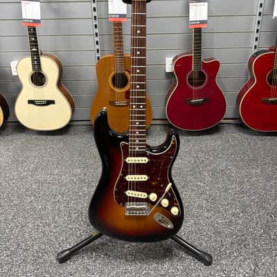 Squier Classic Vibe '60s Stratocaster with Laurel Fretboard 2019 - Present - 3-Color Sunburst image 2