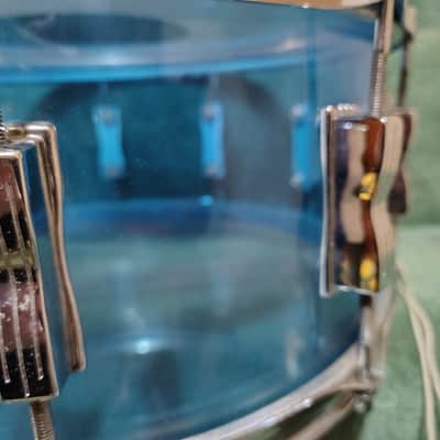 Ludwig 6.5x14" Vistalite Acrylic 10-Lug Snare Drum with P-85 Strainer 1970s - Blue image 3