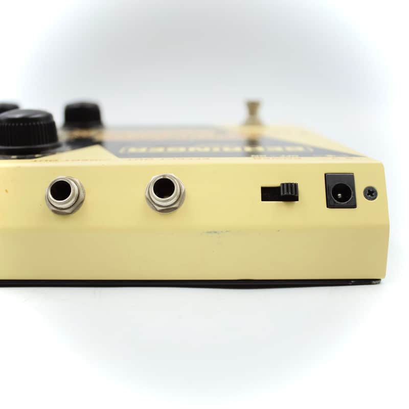 Behringer VM1 Vintage Time Machine Delay / Vibrato Guitar Effect