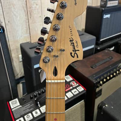 Squier Hello Kitty Stratocaster 2006 - 2009 - Pink image 6