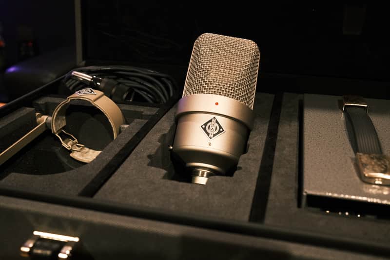 Neumann M 49 V Large Diaphragm Multipattern Tube Condenser Microphone