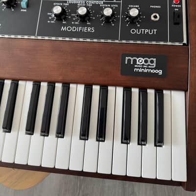 Moog Minimoog Model D Reissue 44-Key Monophonic Synthesizer (2022) 2022 - Present - Black / Wood image 3