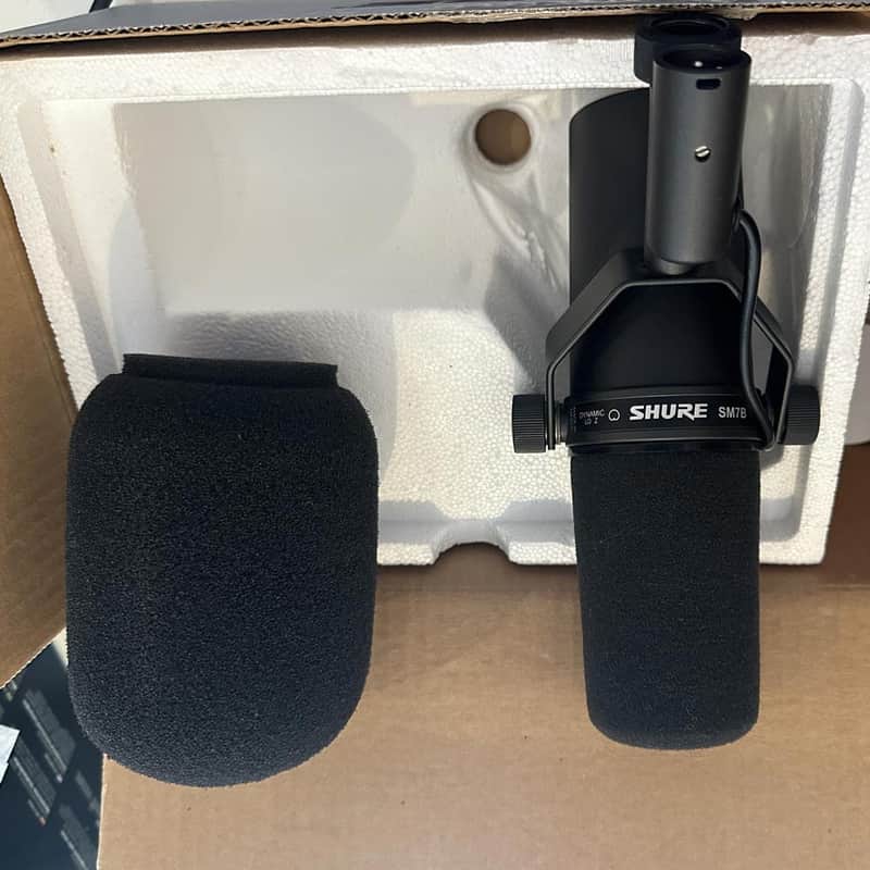 Shure SM7B Professional Dynamic Microphone (Pre-Owned)