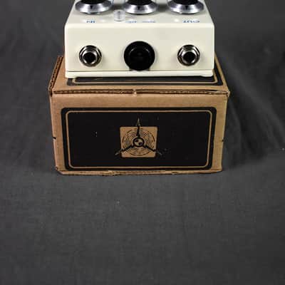 Caroline Guitar Company Hawaiian Pizza Fuzz image 5