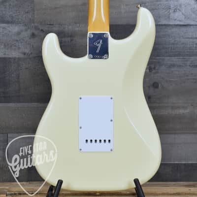 Mint Fender Vintera III Late 60s Stratocaster - Olympic White with Gigbag image 2