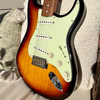 1998 Fender Classic Series '60s Stratocaster Rosewood Fretboard 3TSB, Equipped with Proper Passive image 5