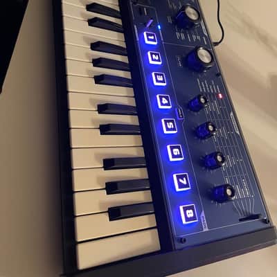 Novation MiniNova 37-Key 18-Voice Synthesizer 2012 - Present - Blue