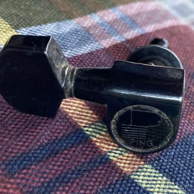 Single Black Ping 1-Pin/Post Guitar Tuner, Treble Side - Screwless image 1