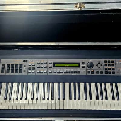 Roland XV-88 88-Key Expandable Synthesizer Keyboard — w/ Road Case