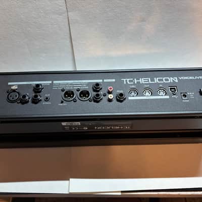 TC Helicon Voicelive Rack with MP-75 Microphone image 4