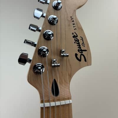 Squier Hello Kitty Stratocaster 2009 - Pink image 10