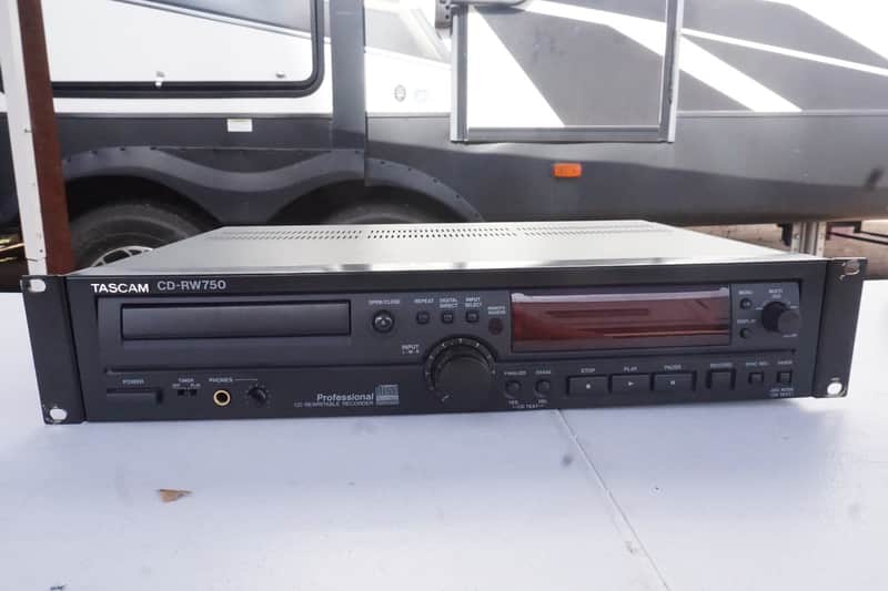 Tascam CD-RW750 Professional CD Rewritable Recorder