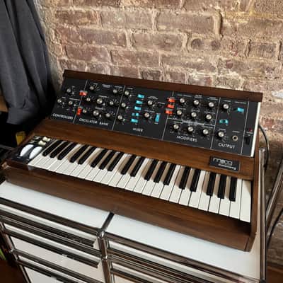 Moog Minimoog Model D 44-Key Monophonic Synthesizer 1971 - 1982 - Black / Wood