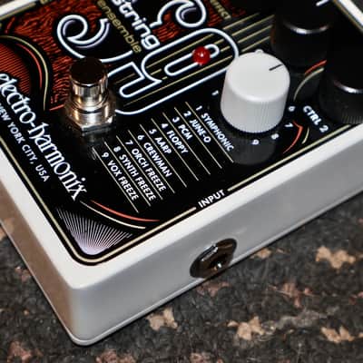Electro-Harmonix String9 String Ensemble 2022 - Present - White / Brown Graphic image 7
