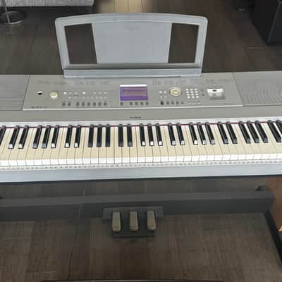 Yamaha DGX-640 - Blond