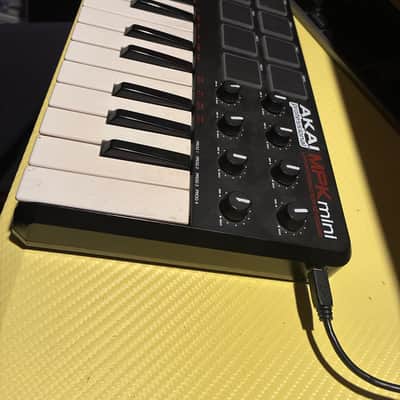 2000s Akai MPK Mini Play Portable 25-Key MIDI Controller image 2