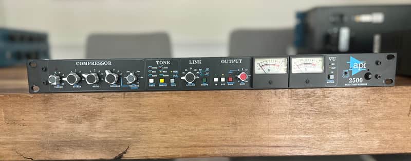 API 2500 Stereo Bus Compressor image 1