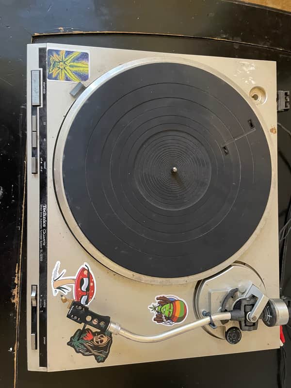 Technics SL Q303 turntable in excellent condition - 1970's image 1