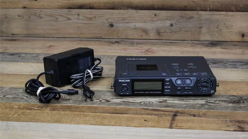 TASCAM プロ用ポータブルDAT DA-P1 動作品 EX106-34 Tascam DA-P1