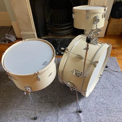 C&C Super Flyer Drum Set (13/16/22 in Antique White) image 6