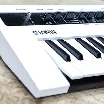Yamaha Reface CS 8-Note Polyphonic Virtual Analog 37-Key Mobile Mini Synthesizer image 2
