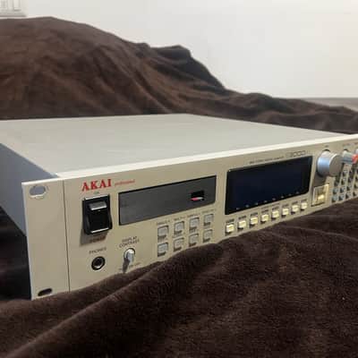 Akai S3000XL MIDI Stereo Digital Sampler 1996 - White image 3