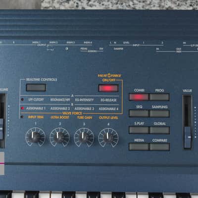 KORG TRITON Extreme Music workstation Synthesizer in Excellent Condition. image 9