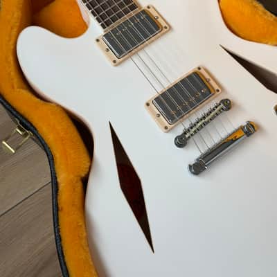 SIGNED ✍️Gibson Custom Shop White Limo Dave Grohl DG-335 Alpine White SIGNED✍️ BY DAVE GROHL 50 PIECES WORLDWIDE RARE Foo Fighters (VIDEO) image 9