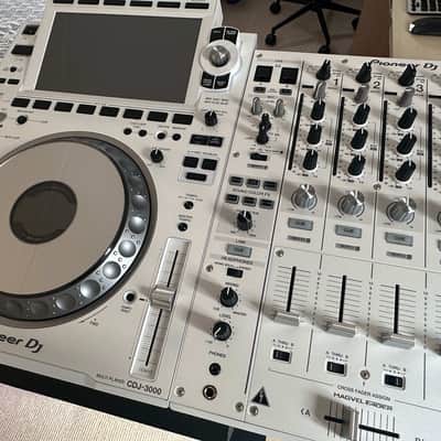 Pioneer Pioneer CDJ-3000-W(2x) + Pioneer DJM-900NXS2-W(1x) + Odyssey FZ Cases Bundle image 6