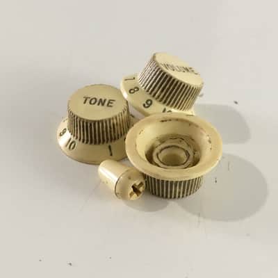 Three Aged White Relic Genuine Fender Knobs Strat Guitar Vintage Reissue 3 Spoke image 7