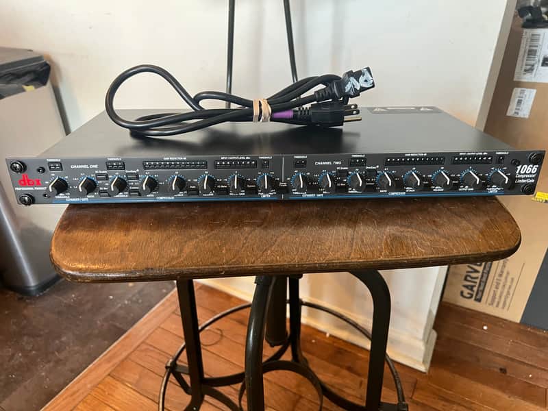 dbx 1066 Dual-Channel Compressor / Limiter / Gate with IEC power cable and rack mount bolts/washers image 1