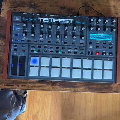 Dave Smith Instruments Dave Smith Instruments & Roger Linn Design Tempest 6-Voice Analog Drum Machine 2011-2018 - Black with Wood sides
