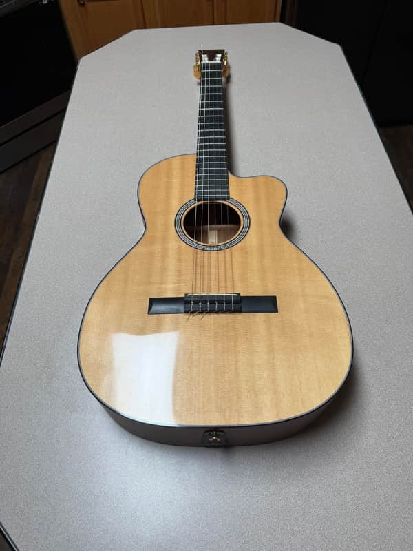 2017 Martin 000C Nylon image 1