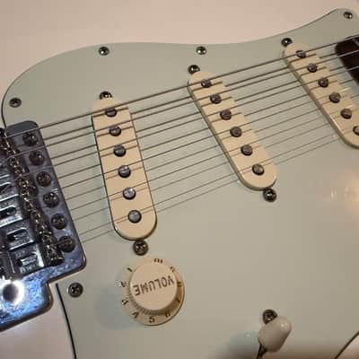 2005 Fender Standard Stratocaster - Arctic White image 4