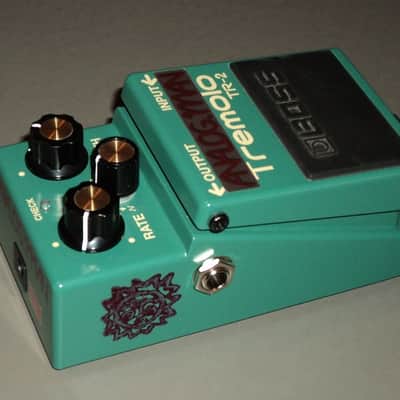Boss TR-2 Tremolo with aNaLoG.MaN Super Tremolo Mod - Green LED image 3