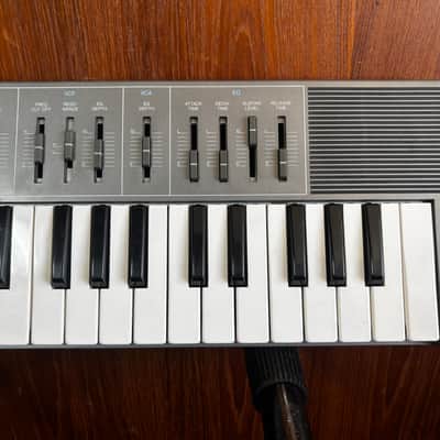 Yamaha CS01 vintage analog monophonic synthesizer image 3