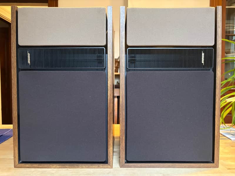 Bose 301 series II - refoamed woofers - Excellent