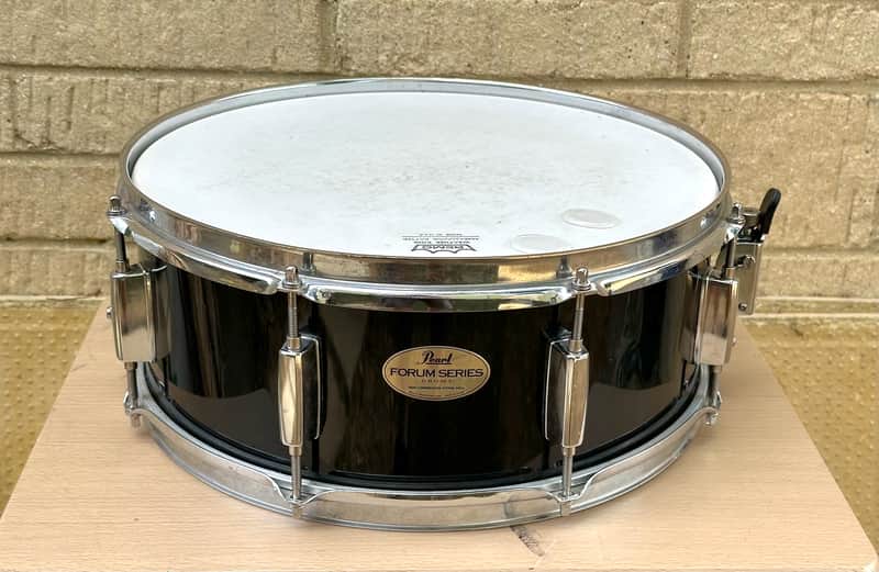 Pearl Forum Snare Drum 14x5.5 inch. image 1