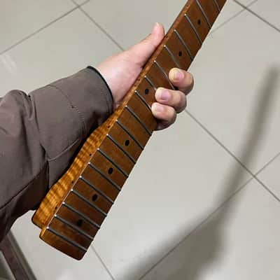 1 Reverse headstock stainless steel 22 frets Roasted flame Maple guitar neck 25.5inch hole 10mm Reverse headstock SS 22 frets Roasted flame Maple Electric guitar neck tiger25.5 Satin image 3