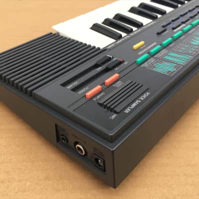 Yamaha VSS-30 Vintage Sampler Synthesizer Keyboard + Case image 8