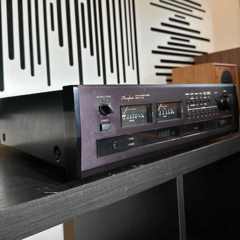 Accuphase T-106 FM AM Stereo Tuner image 1