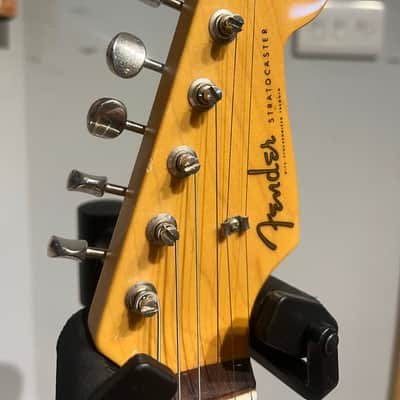 Fender Stratocaster Japan Hybrid 2018 - Burgundy mist image 8