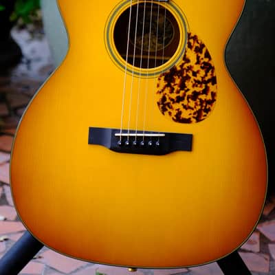 Collings OM1G SB Custom 2010 Varnish / Style 1 Sunburst image 2